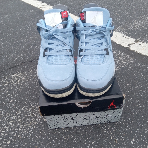 Air Jordan 4 Retro, University Blue - Picture 2 of 5